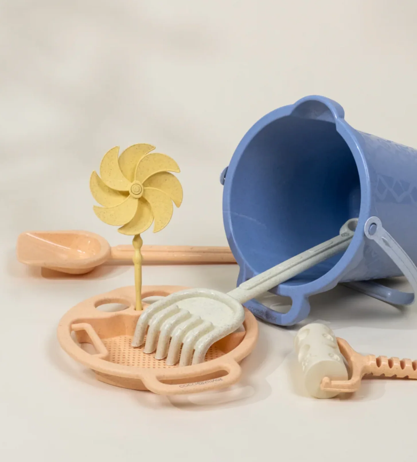 Sand Toy Bucket Set - Image 3