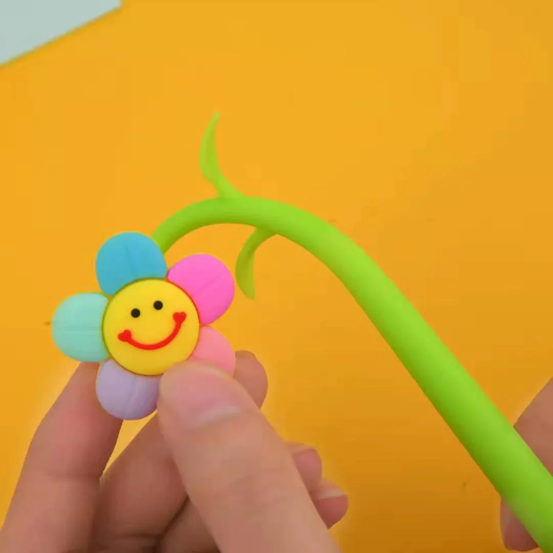 Smile Flower Wiggle Gel Pen - Image 3
