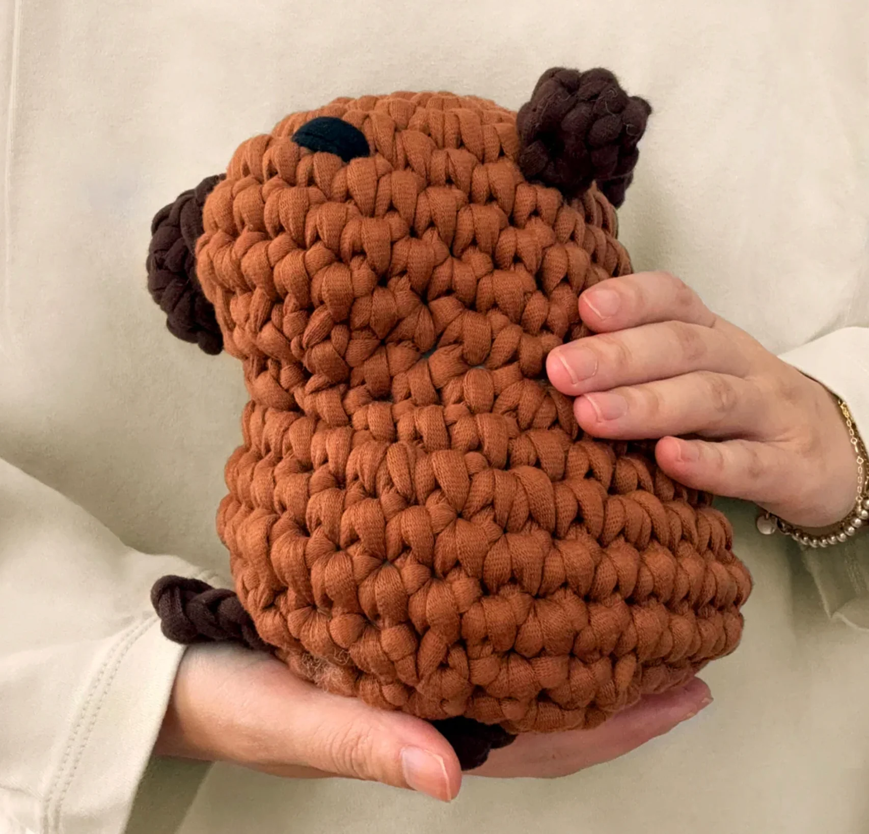 The Woobles Crochet Kit Extra Squeezy | Hugh the Capybara - Image 2